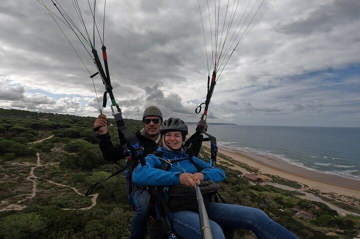 Paragliding experience near Lisbon with transfers from Lisbon