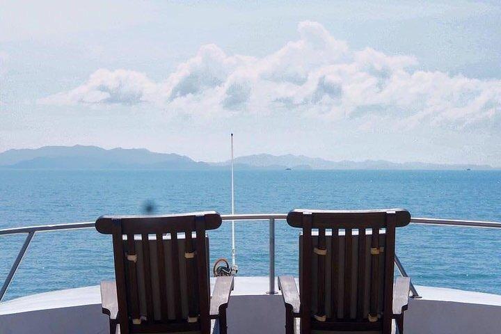 Phuket: Phi Phi-eiland per luxe cruise "VIP Exc. Silver Class" LNH
