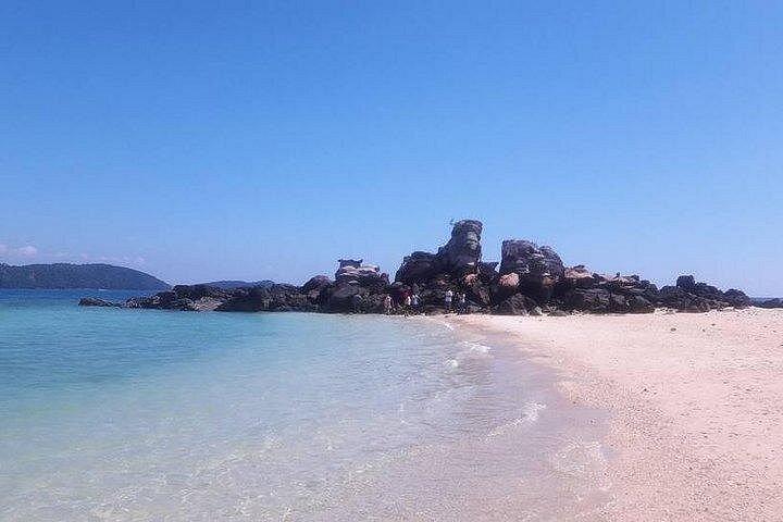 プーケット：豪華クルーズで行くピピ島「ゴールドクラスVIPを除く」ランチ