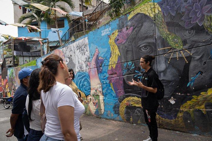 Comuna 13 Graffitour はメデジンのアーバン アート地区を知っています
