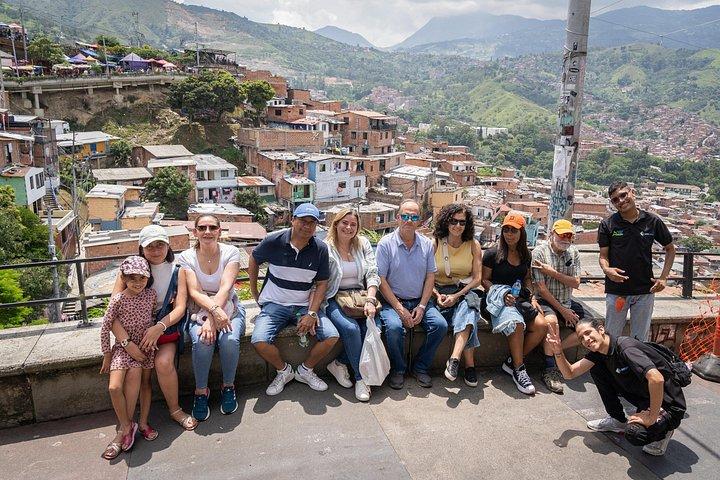 Comuna 13 Graffitour はメデジンのアーバン アート地区を知っています