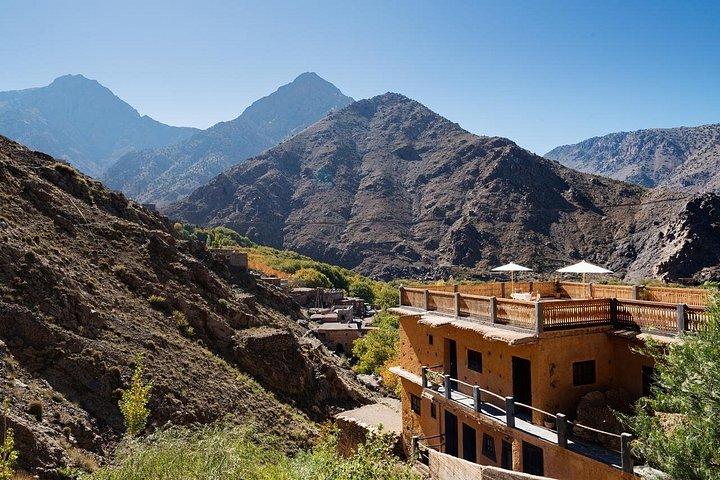 マラケシュ発イムリル アトラス山脈への 1 日旅行