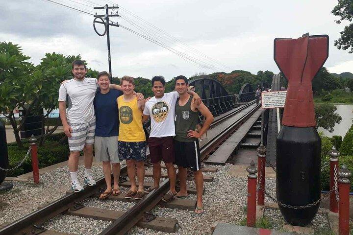 Private Erawan Wasserfall, River Kwai, Todesbahn-Tour von Bangkok