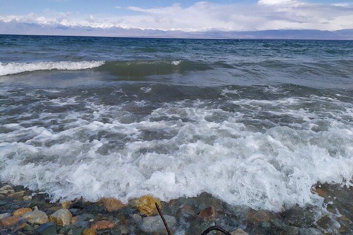ビシュケクからイシククル湖への 1 日ツアー