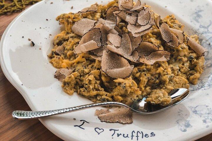 Caccia al tartufo e tour di cucina