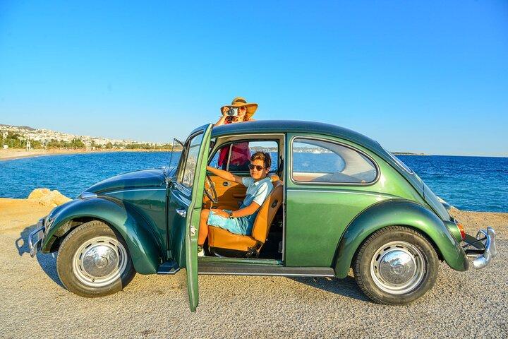 Recorrido fotográfico con un coche antiguo en la Riviera ateniense