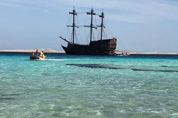 シャルムエルシェイクからのダハブサファリとブルーホールシュノーケリングの日帰りツアー