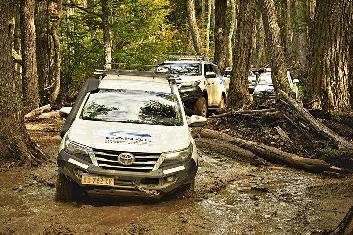 Escursione in 4x4 di una giornata nel distretto dei laghi, con pranzo incluso e partenza da Ushuaia