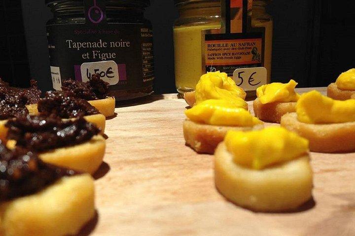 ローカル ガイド付きモンマルトルのオールインクルーシブ フード & ヒストリー ツアー