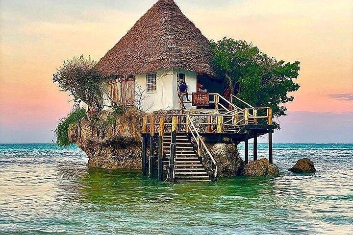 ジョザニ・モンキーツアー、ザ・ロック、クザ洞窟、パジェビーチ、サーラーム洞窟