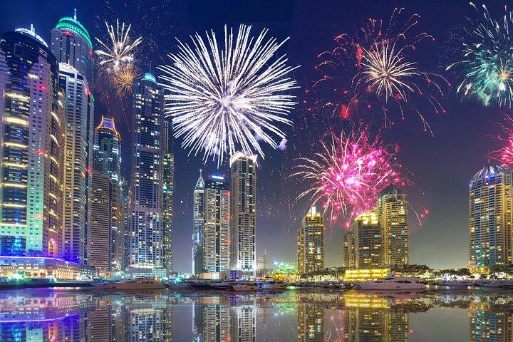 Oudejaarsavondviering: Deluxe Marina Dinner Cruise