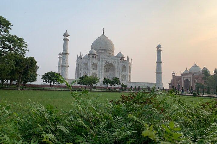 Private Sunrise Taj Mahal und Agra Fort Tour von Delhi nach Agra - mit einem AC-Auto