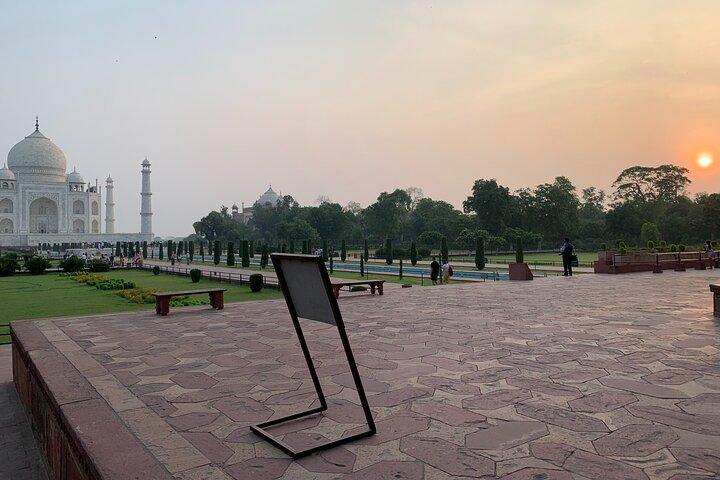 Private Sunrise Taj Mahal und Agra Fort Tour von Delhi nach Agra - mit einem AC-Auto