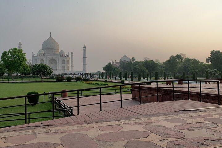 Private Sunrise Taj Mahal und Agra Fort Tour von Delhi nach Agra - mit einem AC-Auto