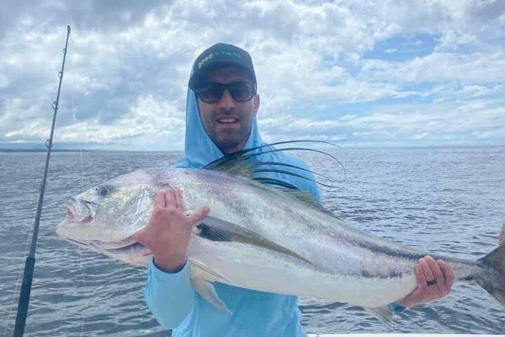 Combinazione di pesca e snorkeling