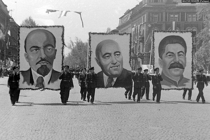 Life Under Communism" （オプションで恐怖の家を訪問）