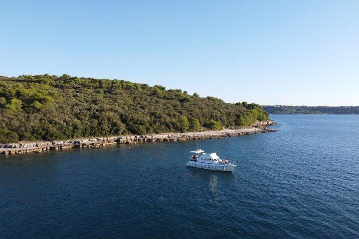 Excursion en bateau privé avec activités à Pula en Croatie