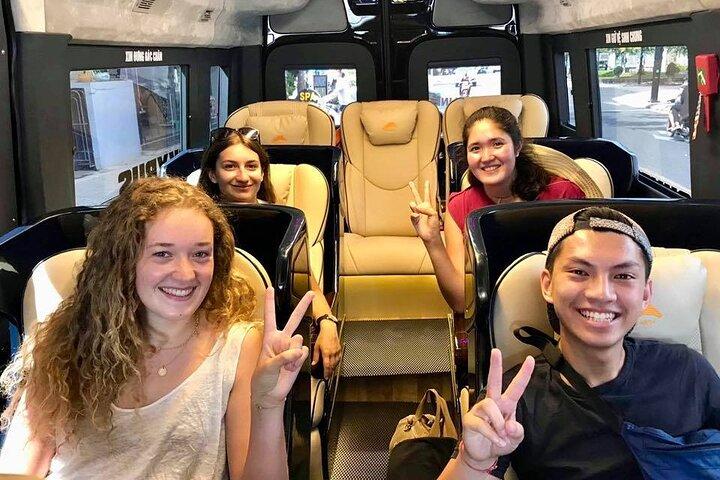 Trasferimento Hoi An e Hue in autobus limousine