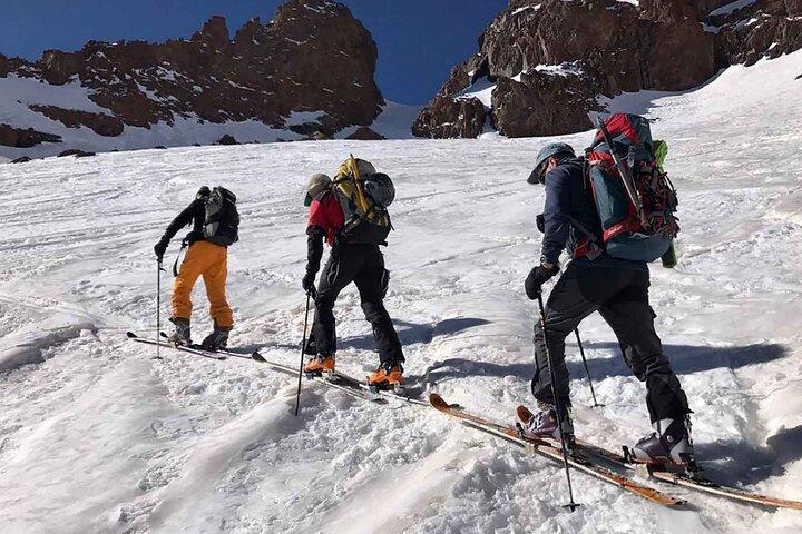 ハイアトラス山脈のツブカル山トレッキング