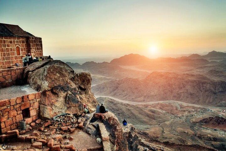 Mount Sinai Sunrise & St. Catherine Monastery från Sharm el Sheikh