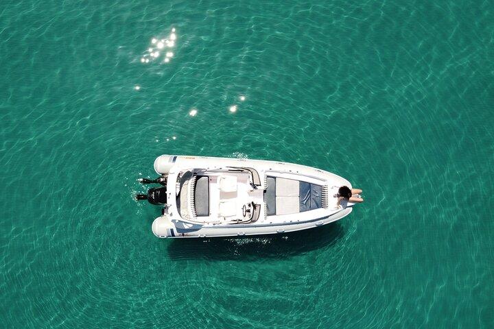 プライベート7m 250馬力スピードボートツアー 難破船 青の洞窟 最大8名まで