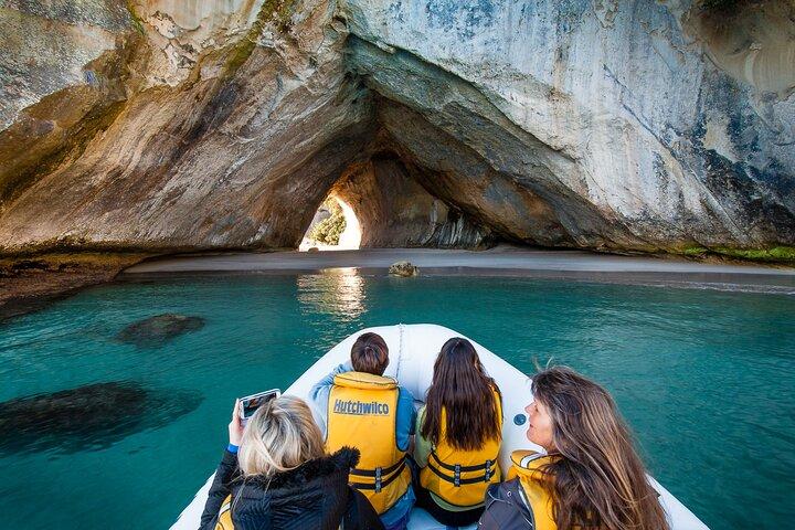 Tour de una hora en barco por la ensenada de la catedral en Hahei