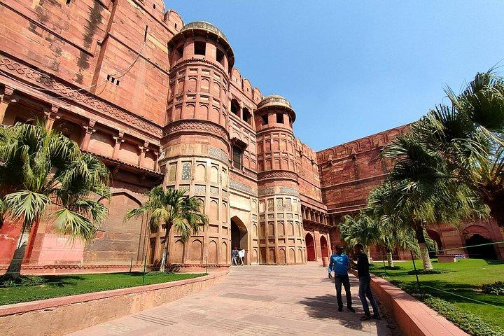Same Day Taj Mahal Tour from Delhi by car