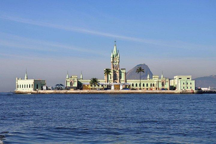リオデジャネイロ：ガイド付きグアナバラ湾の景勝カタマランツアー
