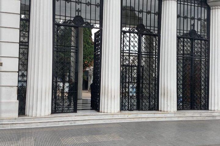 Tour guiado a pé privado pela Recoleta com cimenteiro e Evita