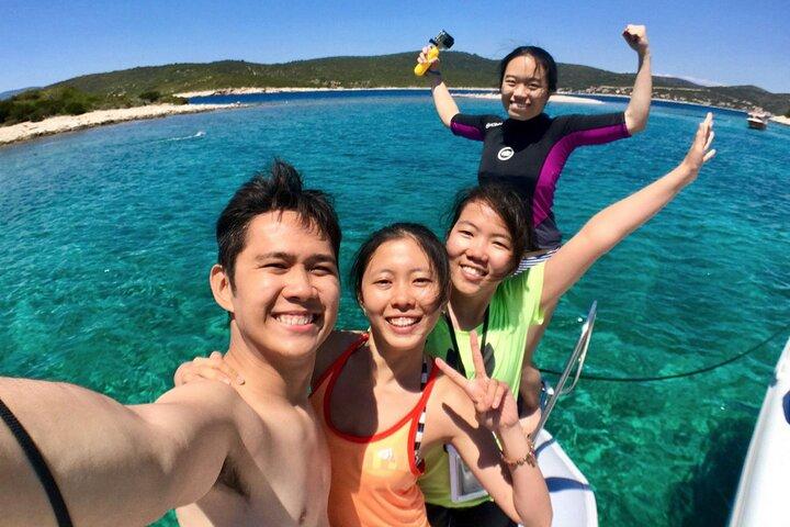 青の洞窟とフバール5島1日ツアー（スプリット、トロギル発）