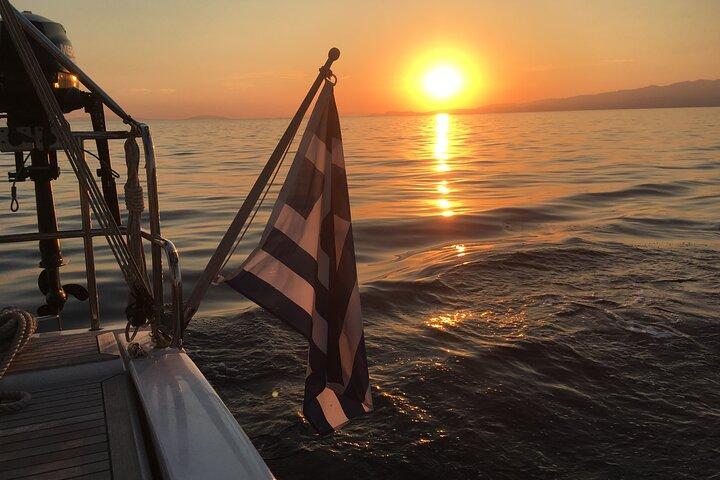 Bootsfahrt bei Sonnenuntergang mit Snack und Wein aus Argostoli