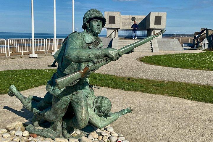ノルマンディー上陸作戦の海岸へのパリからの小グループ旅行