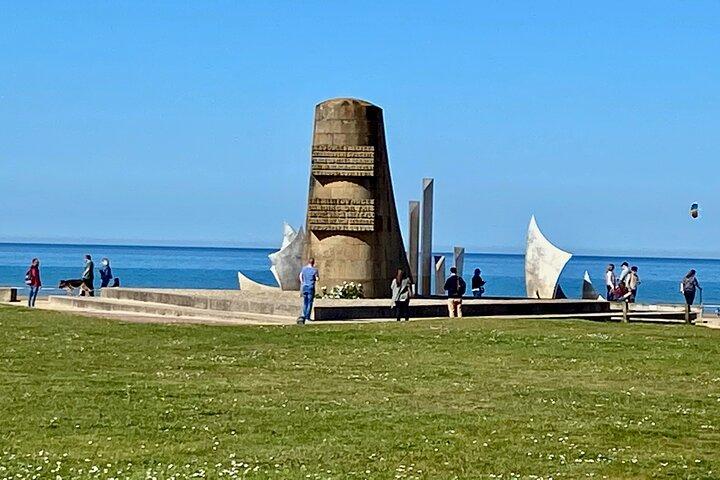 ノルマンディー上陸作戦の海岸へのパリからの小グループ旅行