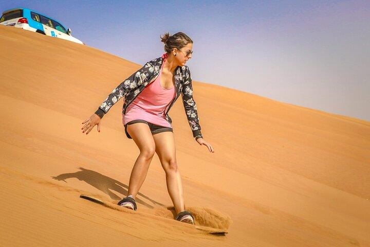 Private Morning Desert Safari com Camel Ride & Sand Boarding