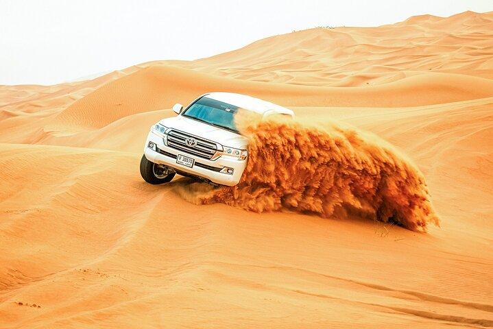 Private Morning Desert Safari com Camel Ride & Sand Boarding