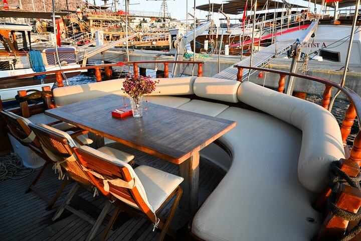 Excursion privée en goélette VIP avec déjeuner à Bodrum pendant 6 heures