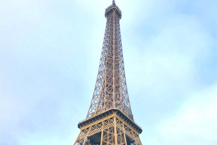 パリでワインペアリングを楽しみながら退廃的なフランスのピクニックを体験