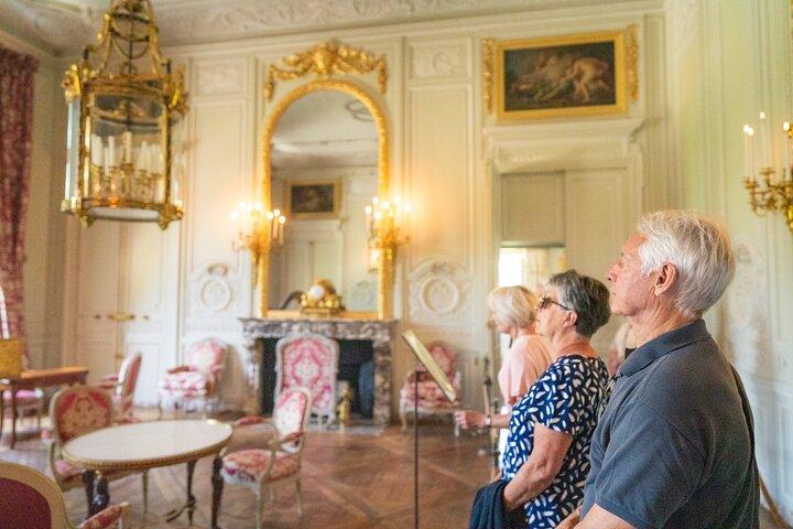 Visita guiada vespertina de Versalles María Antonieta con Petit Trianon y Hamlet