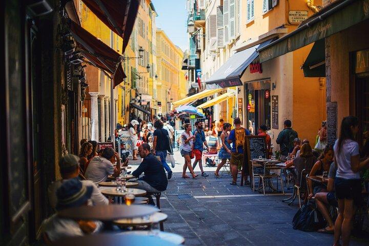 Tour culinario e storico all-inclusive della vecchia Nizza con un locale