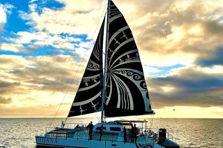 Waikiki Sunset Cocktail Sail sul catamarano Moana