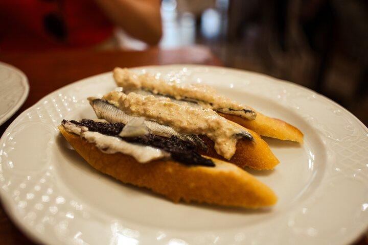 サン・セバスティアン小グループバスク料理、ピンチョス、ワインツアー