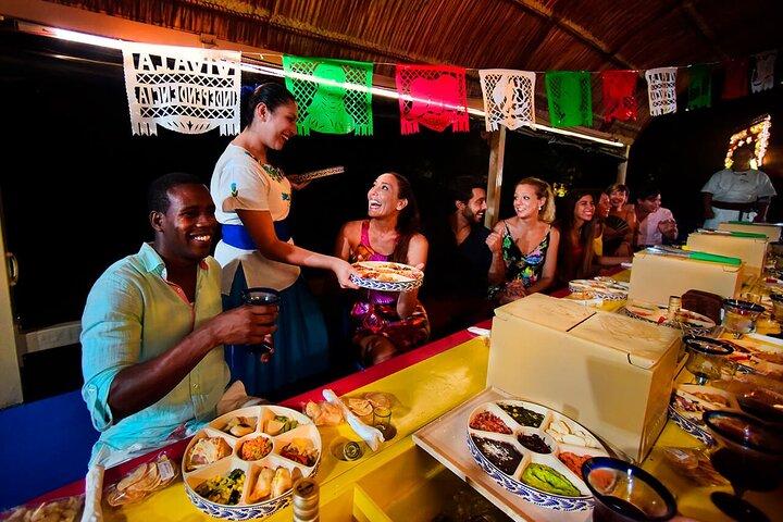 プラヤ デル カルメンからの送迎付きメキシカン パーティー ツアー ソキシミルコ