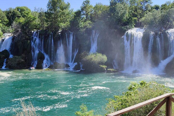 モスタルからヘルツェゴビナの日帰りツアーを発見：Kravice Waterfalls、Blagaj、Počitelj