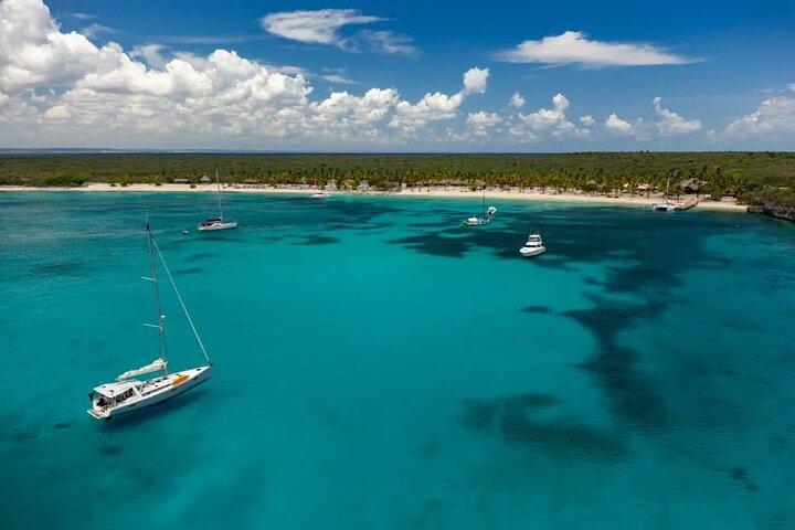 Journée complète sur l'île de Catalina au départ de Saint-Domingue avec plongée en apnée facultative incluse