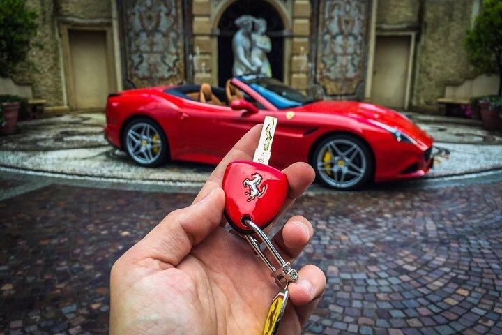 Ontdek Italië terwijl u aan de kust van Ferrari/Milaan-Toscane-Amalfi rijdt