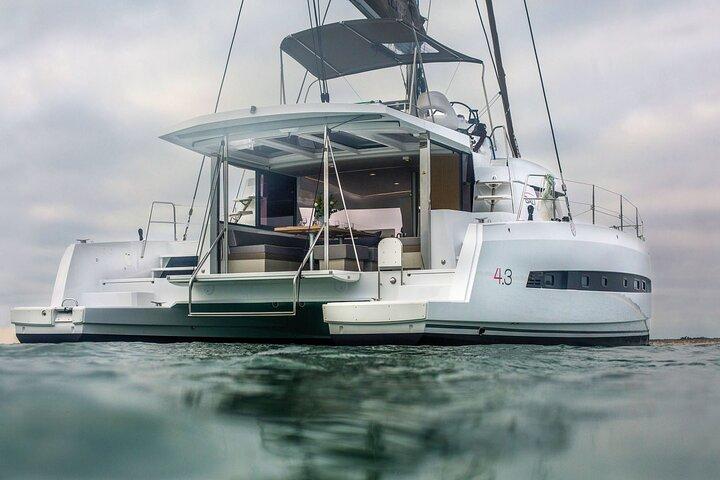 Tour en catamarán de lujo por Chipre desde Limassol
