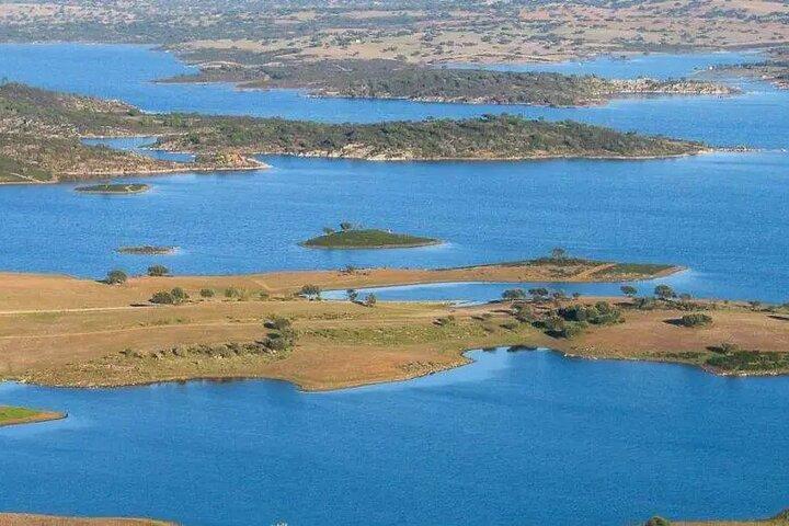 Private Tour in Evora and Monsaraz with Wine Tasting