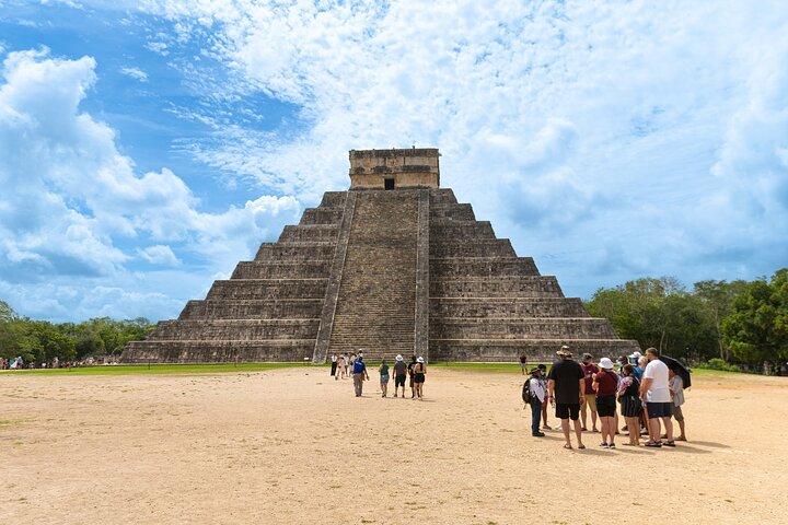 Excursão Chichen Itza e Ekbalam com Cenote saindo de Cancún