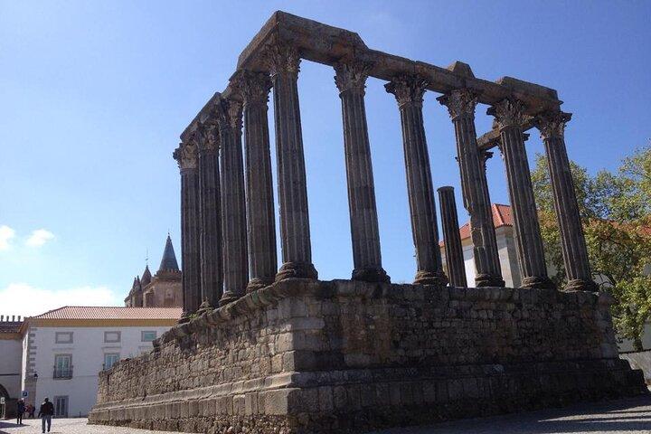 Private Tour in Evora and Monsaraz with Wine Tasting
