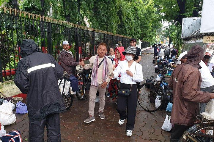 ムンバイ市+ランチボックスとも呼ばれるダバワラ+トレインライドツアー-偽りのないムンバイ。